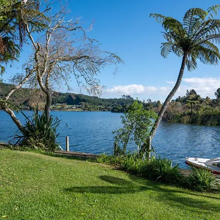 Okere Jetty Escape - Rotoiti Holiday Home